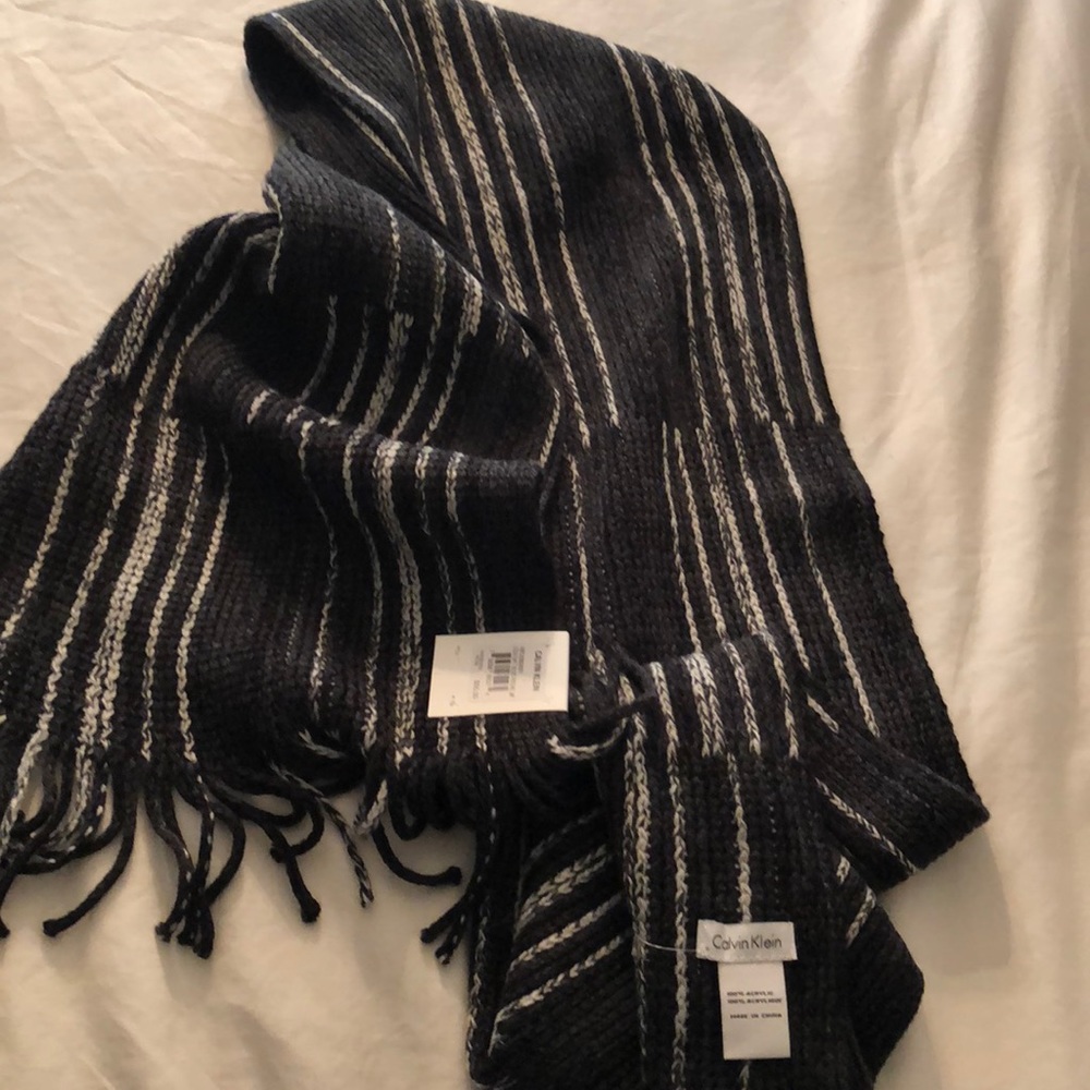 NWT Calvin Klein scarf